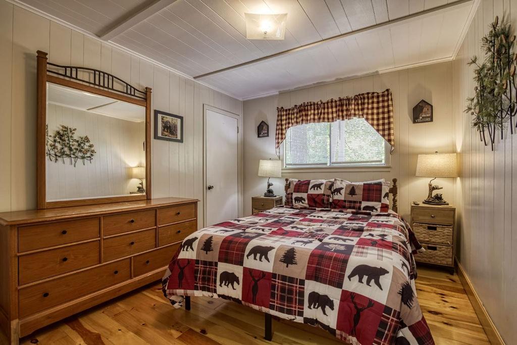 Four Bears Den, Hot Tub, 1089 Of Free Attraction Tickets For Each Paid Day, Dollywood And More Gatlinburg Esterno foto