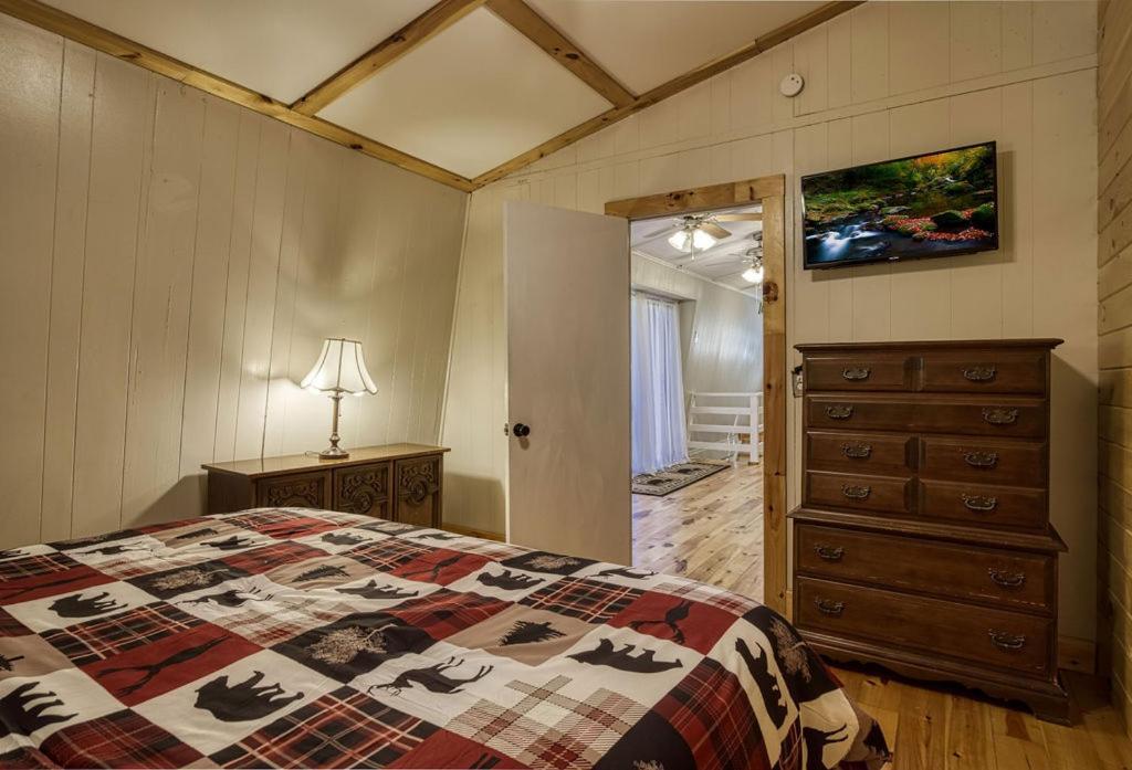 Four Bears Den, Hot Tub, 1089 Of Free Attraction Tickets For Each Paid Day, Dollywood And More Gatlinburg Esterno foto