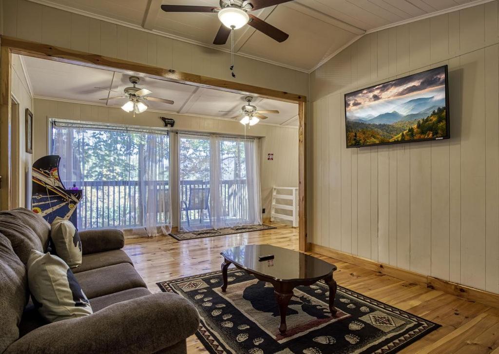 Four Bears Den, Hot Tub, 1089 Of Free Attraction Tickets For Each Paid Day, Dollywood And More Gatlinburg Esterno foto