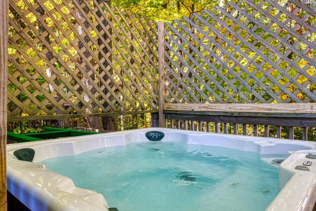 Four Bears Den, Hot Tub, 1089 Of Free Attraction Tickets For Each Paid Day, Dollywood And More Gatlinburg Esterno foto